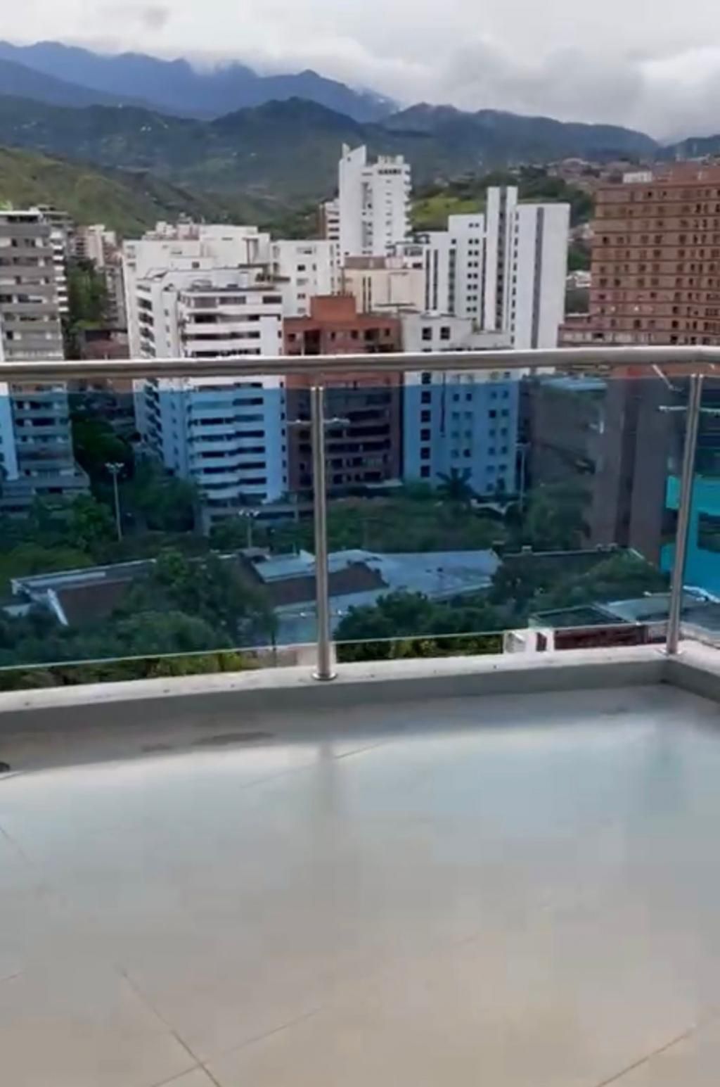 Apartamento en venta Valle Del Cauca Cali Normandía 205 m2 Habitaciones 3 Baños 5 Garajes 2 Precio $1200000000