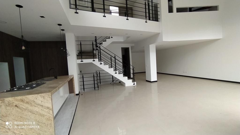 Casa en arriendo Valle Del Cauca Cali Aguacatal 395 m2 Habitaciones 4 Baños 5 Garajes 5 Precio $9000000