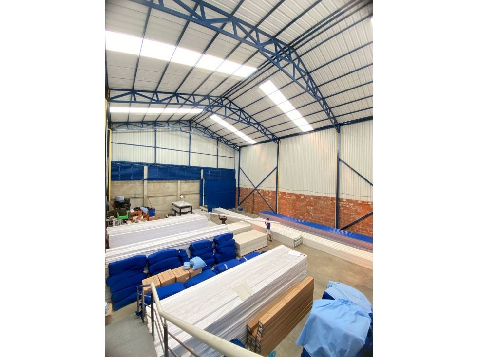 Bodega en venta Valle Del Cauca Cali Troncal 861 m2 Habitaciones 0 Baños 2 Garajes 2 Precio $1895000000