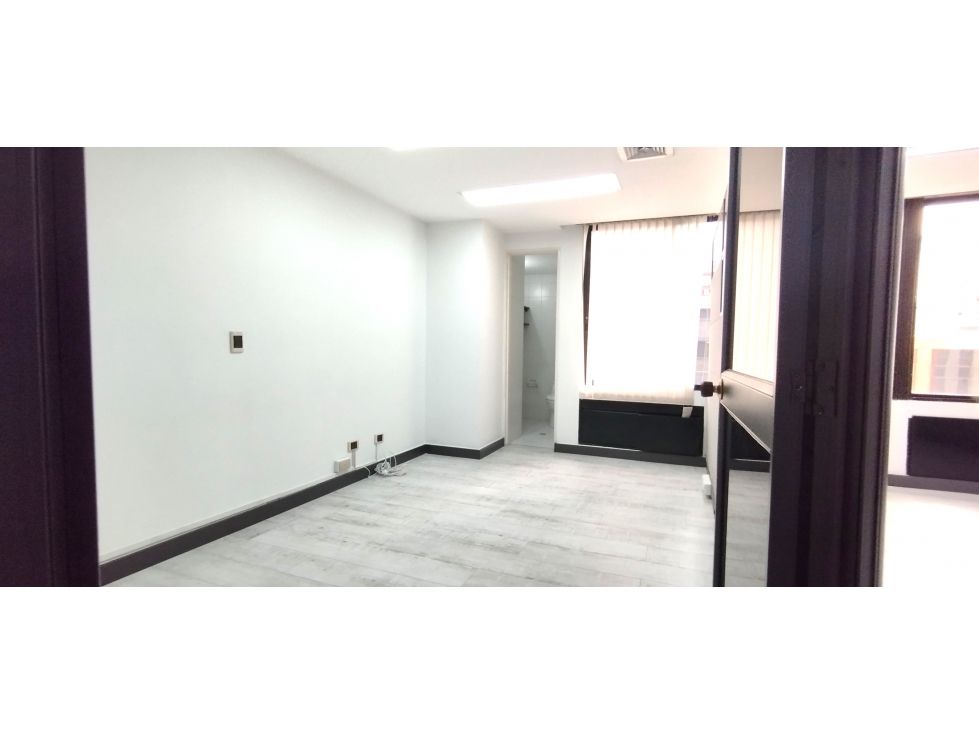 Oficina en arriendo Antioquia Medellín La Florida 72 m2 Habitaciones 0 Baños 2 Garajes 2 Precio $4500000