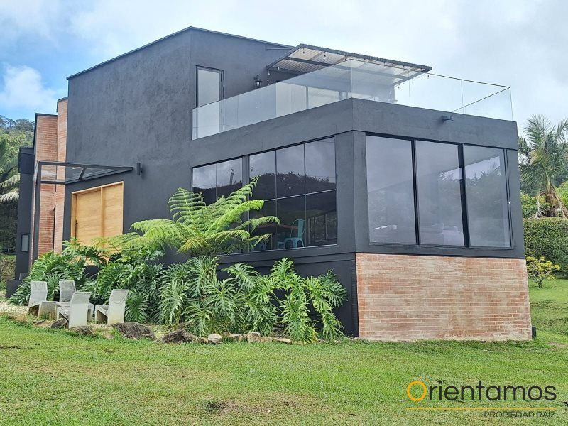 Casa en arriendo Antioquia Rionegro Centro 3000 m2 Habitaciones 5 Baños 6 Garajes 0 Precio $11000000
