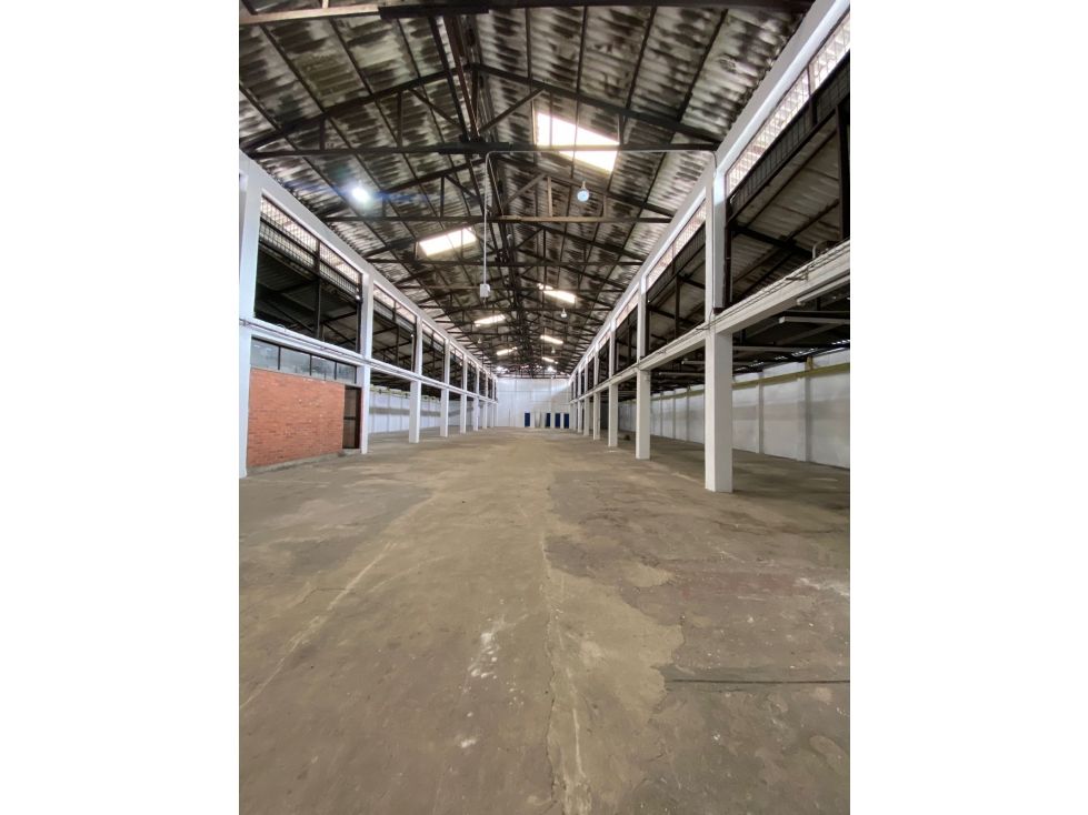 Bodega en arriendo Valle Del Cauca Cali San Nicolás 1100 m2 Habitaciones 0 Baños 8 Garajes 24 Precio $22000000
