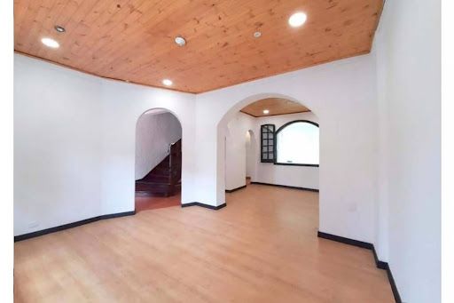 Casa en arriendo Cundinamarca Bogotá Bosque Calderón 240 m2 Habitaciones 8 Baños 3 Garajes 0 Precio $6500000