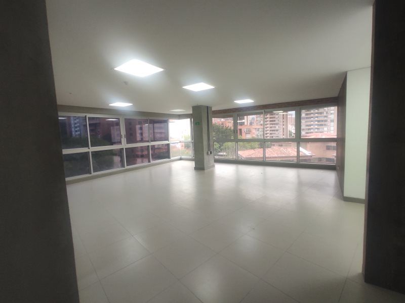 Oficina en arriendo Antioquia Medellín Castropol 139 m2 Habitaciones 0 Baños 2 Garajes 2 Precio $10230000