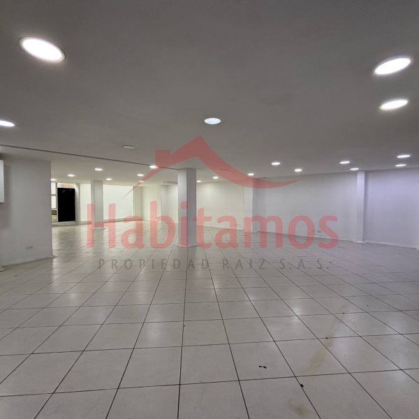 Local en arriendo Antioquia Medellín Florida Nueva 350 m2 Habitaciones 0 Baños 1 Garajes 0 Precio $7600000