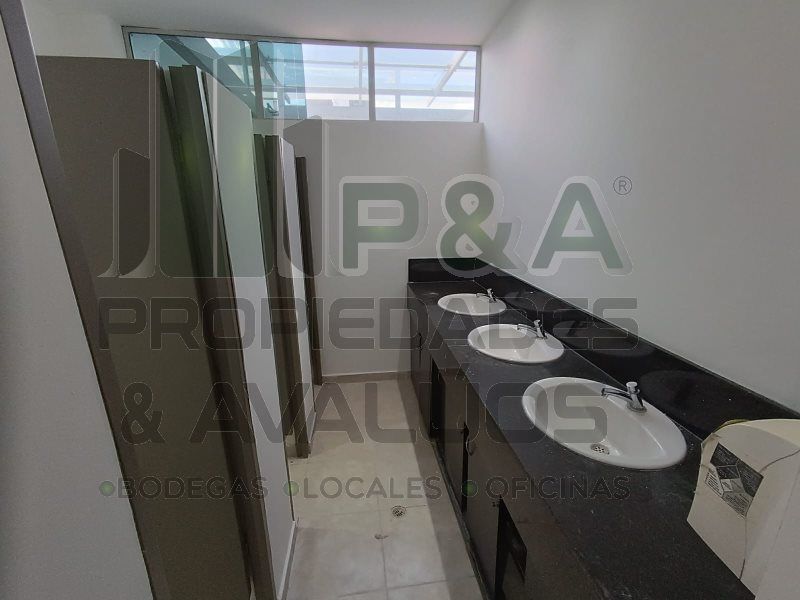 Local en arriendo Antioquia Itagüí La Esmeralda 395 m2 Habitaciones 0 Baños 3 Garajes 0 Precio $19750000
