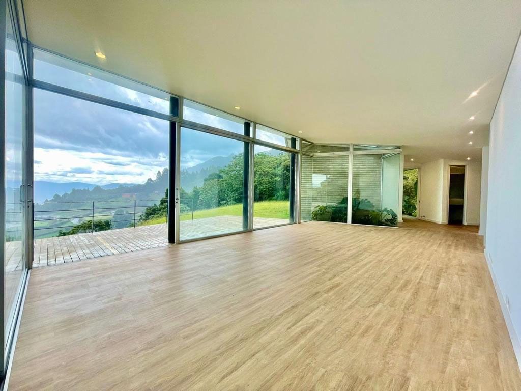 Casa en arriendo Antioquia Envigado Las Palmas 478 m2 Habitaciones 4 Baños 5 Garajes 6 Precio $25500000