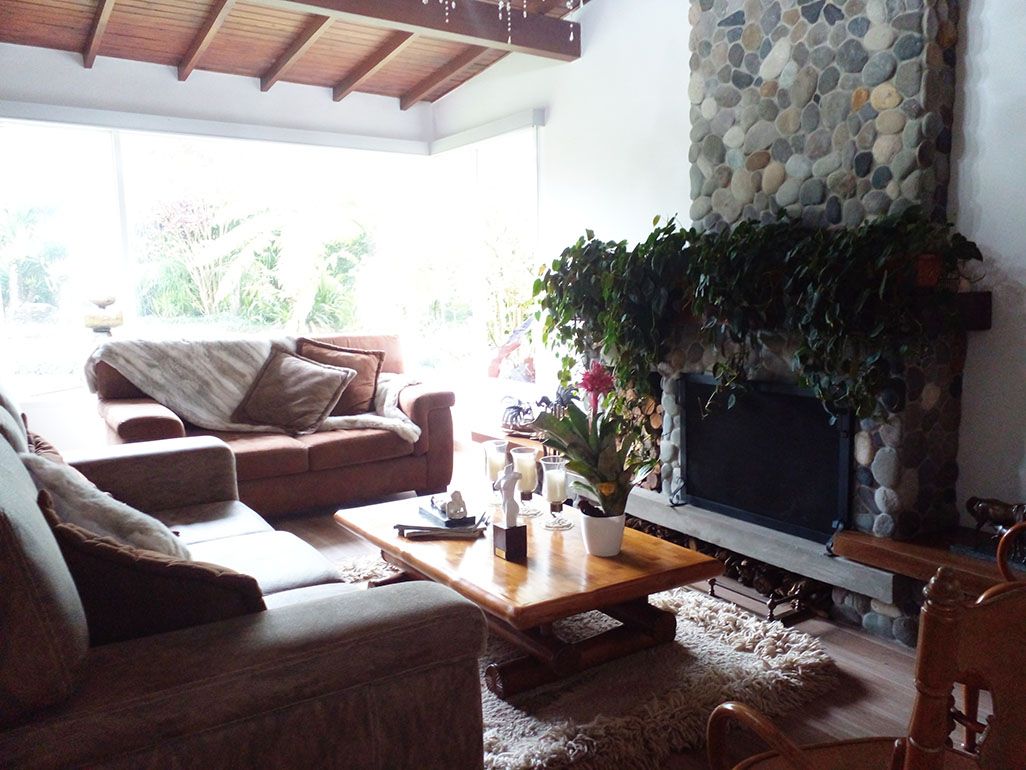 Casa en arriendo o venta Antioquia Envigado Vereda El Peñasco 385 m2 Habitaciones 4 Baños 3 Garajes 6 Precio venta $3250000000 Precio arriendo $19000000