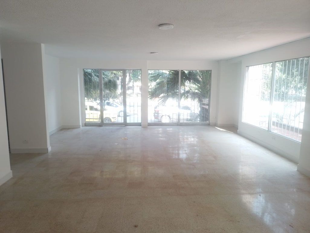 Local en arriendo o venta Antioquia Medellín Bolivariana 130 m2 Habitaciones 0 Baños 2 Garajes 0 Precio venta $825000000 Precio arriendo $6800000