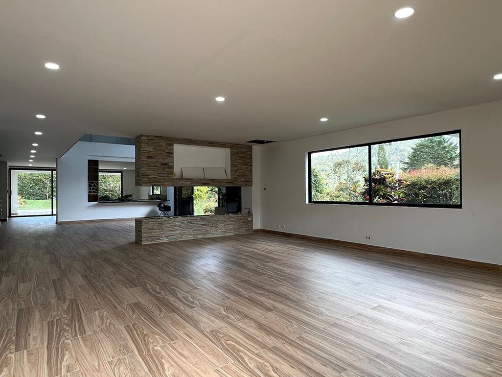 Casa en arriendo o venta Antioquia El Retiro Cn El Campo 667 m2 Habitaciones 5 Baños 6 Garajes 2 Precio venta $4550000000 Precio arriendo $18500000