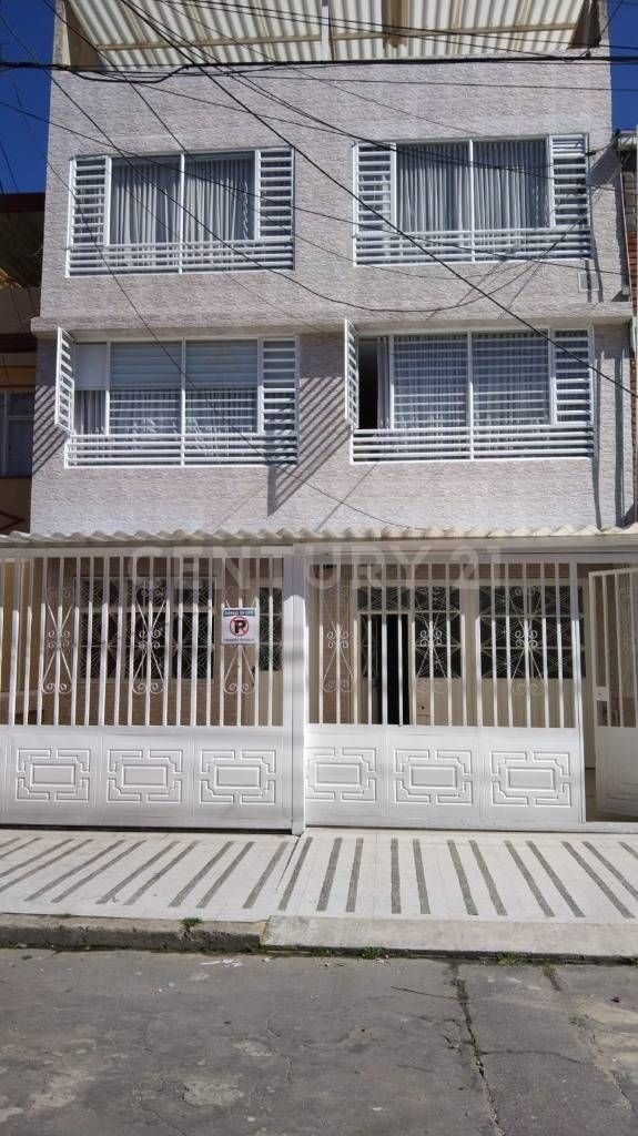 Casa en venta Cundinamarca Bogotá Colón 3604 m2 Habitaciones 12 Baños 4 Garajes 2 Precio $790000000