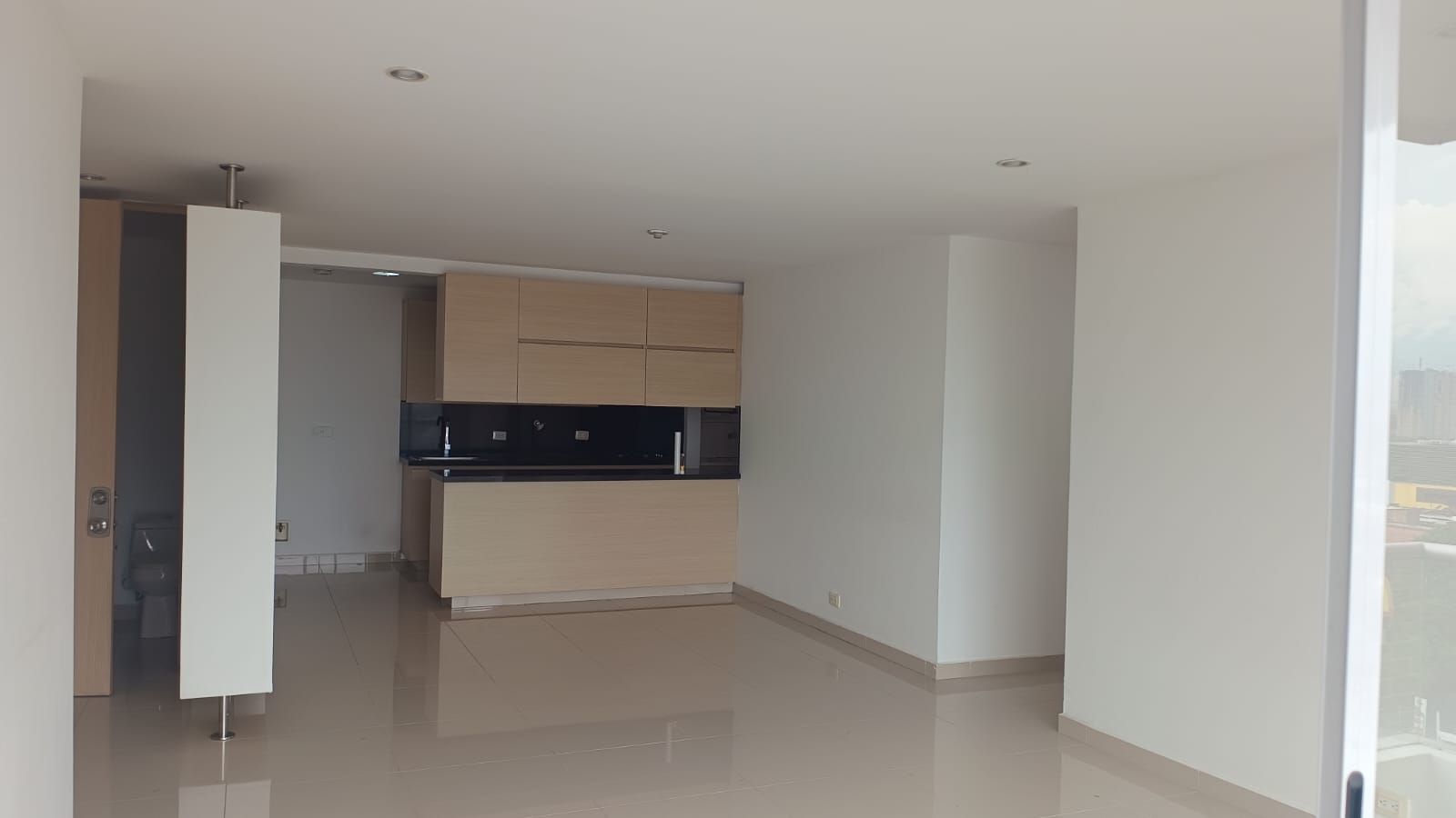 Apartamento en arriendo Antioquia Envigado Jardines 85 m2 Habitaciones 3 Baños 2 Garajes 1 Precio $4350000