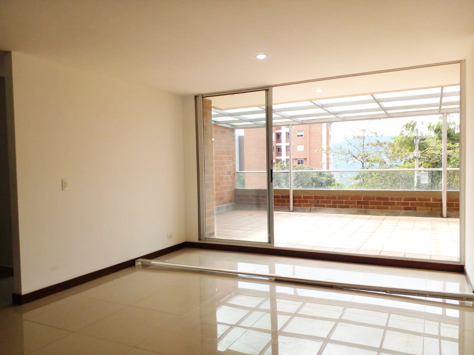 Apartamento en arriendo o venta Antioquia Envigado El Esmeraldal 87 m2 Habitaciones 2 Baños 2 Garajes 2 Precio venta $750000000 Precio arriendo $4000000