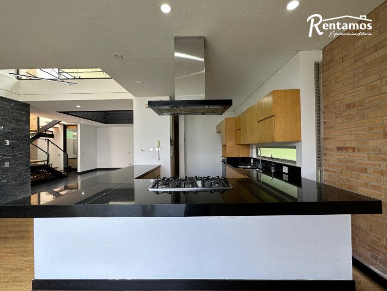 Casa en venta Antioquia Envigado Loma Del Atravesado 331 m2 Habitaciones 4 Baños 5 Garajes 4 Precio $2350000000