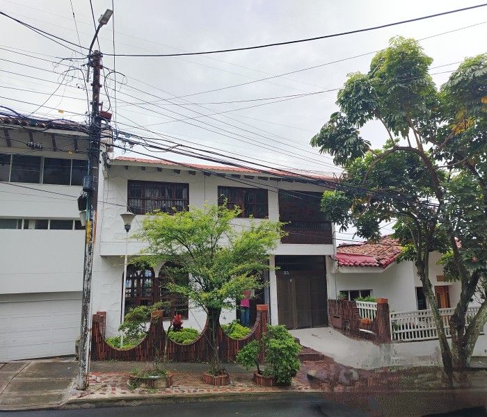 Casa en venta Valle Del Cauca Cali El Bosque 285 m2 Habitaciones 5 Baños 3 Garajes 2 Precio $780000000