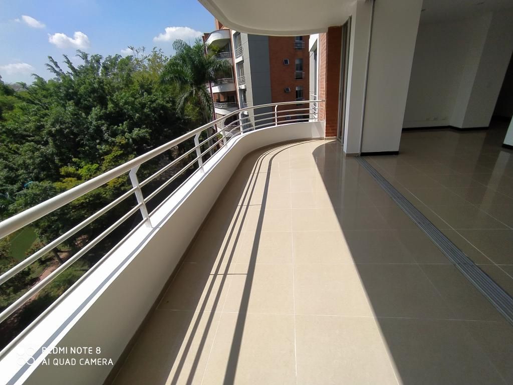 Apartamento en arriendo Valle Del Cauca Cali Urbanización Ciudad Jardín 138 m2 Habitaciones 3 Baños 3 Garajes 2 Precio $4300000
