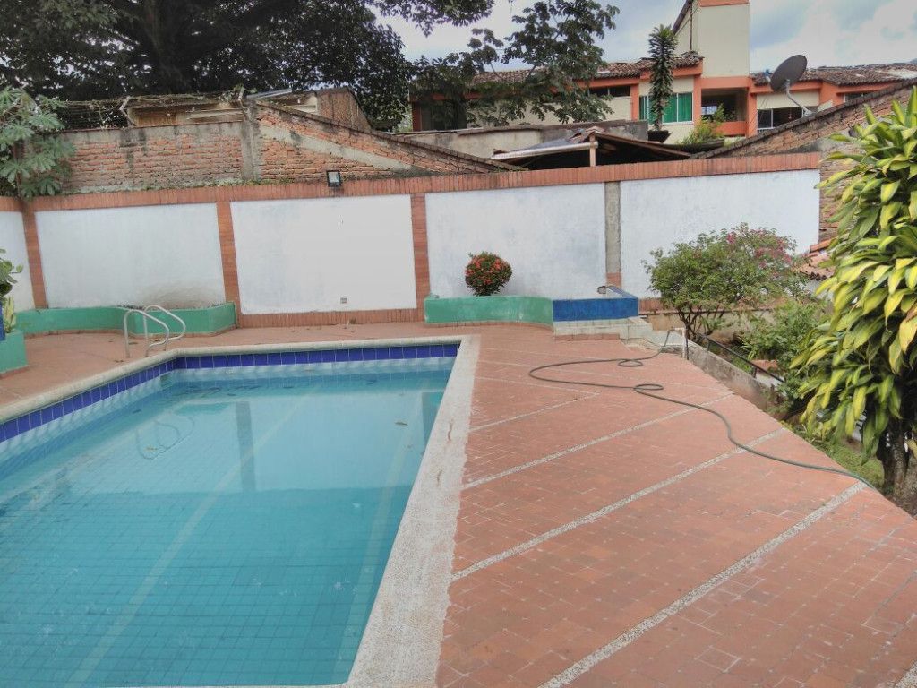 Casa en arriendo Valle Del Cauca Cali Sector Cañaveralejo Sur La Sirena 700 m2 Habitaciones 6 Baños 3 Garajes 3 Precio $5000000