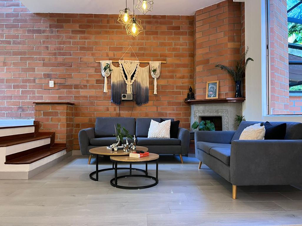 Casa en arriendo o venta Antioquia Medellín Los Naranjos 227 m2 Habitaciones 4 Baños 4 Garajes 4 Precio venta $1820000000 Precio arriendo $13300000