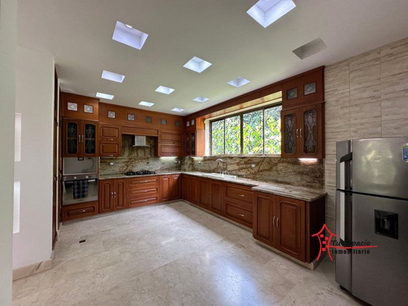 Casa en venta Antioquia Medellín Doce De Octubre No2 400 m2 Habitaciones 5 Baños 6 Garajes 0 Precio $3500000000