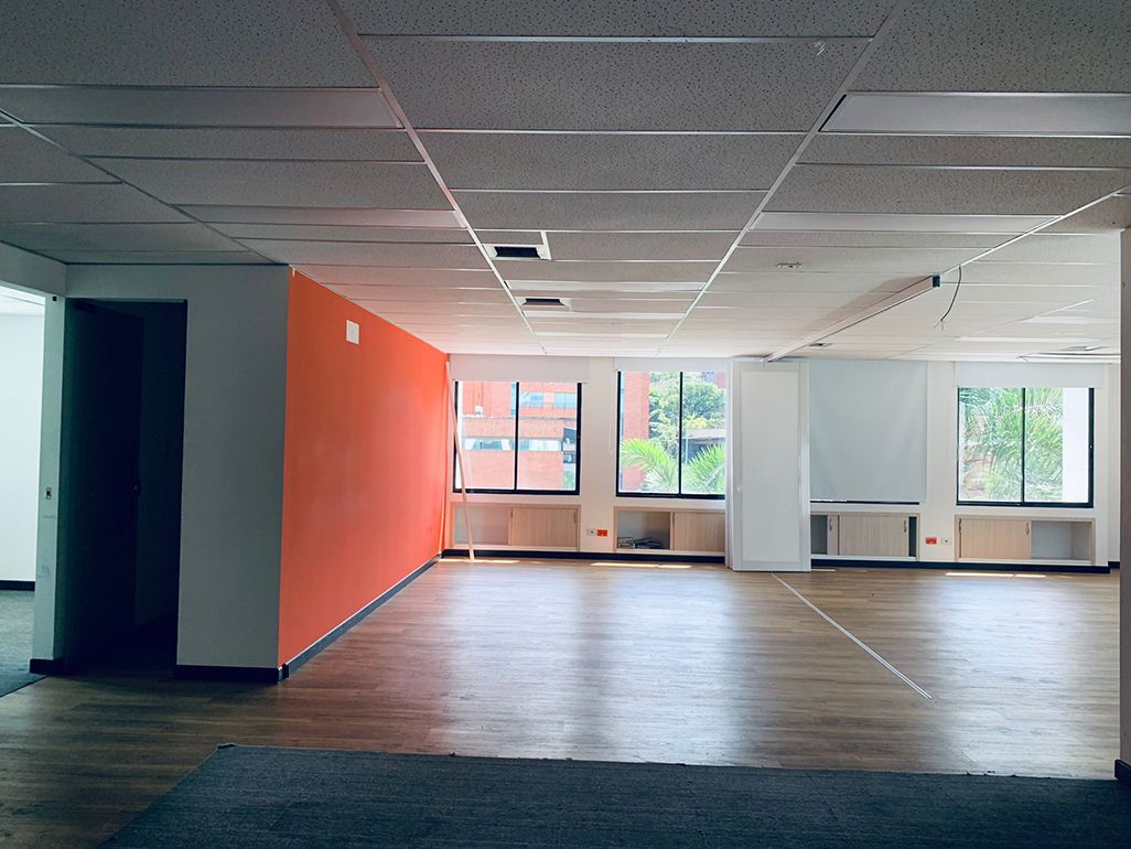 Oficina en arriendo o venta Antioquia Medellín La Florida 130 m2 Habitaciones 0 Baños 2 Garajes 2 Precio venta $970000000 Precio arriendo $9300000