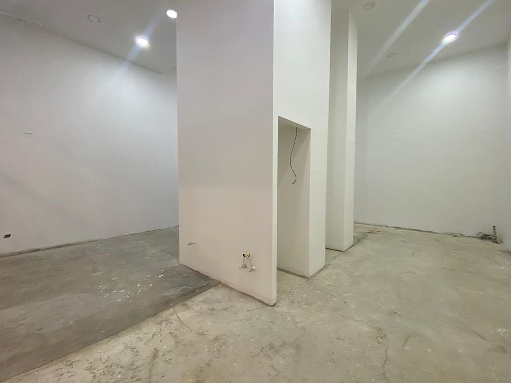 Local en arriendo o venta Antioquia Medellín Los Naranjos 70 m2 Habitaciones 0 Baños 1 Garajes 0 Precio venta $1200000000 Precio arriendo $10300000