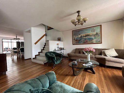 Casa en venta Cundinamarca Bogotá La Castellana 226 m2 Habitaciones 6 Baños 3 Garajes 3 Precio $1300000000