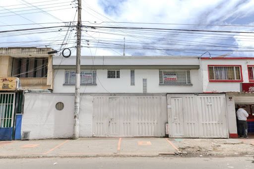 Casa en arriendo Cundinamarca Bogotá Normandia Occidental 230 m2 Habitaciones 4 Baños 4 Garajes 2 Precio $5200000