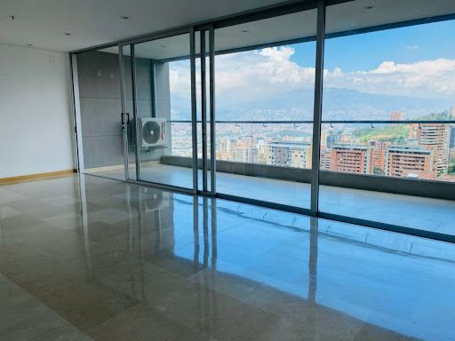 Apartamento en arriendo Antioquia Medellín La Mota 180 m2 Habitaciones 2 Baños 3 Garajes 3 Precio $12000000