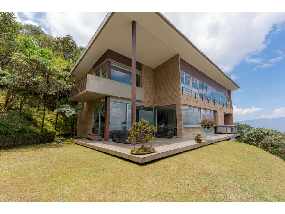 Casa en venta Antioquia Medellín Las Palmas 450 m2 Habitaciones 3 Baños 4 Garajes 5 Precio $5000000000