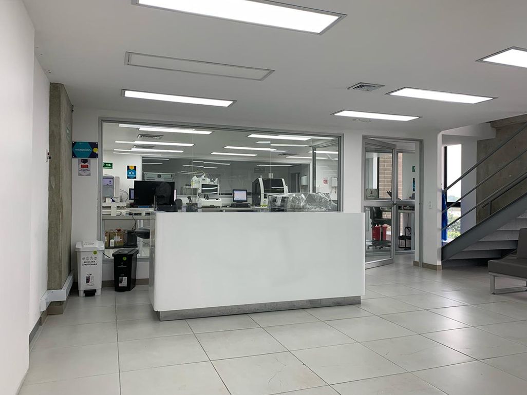 Oficina en arriendo Antioquia Medellín Cristo Rey 220 m2 Habitaciones 0 Baños 4 Garajes 3 Precio $12000000