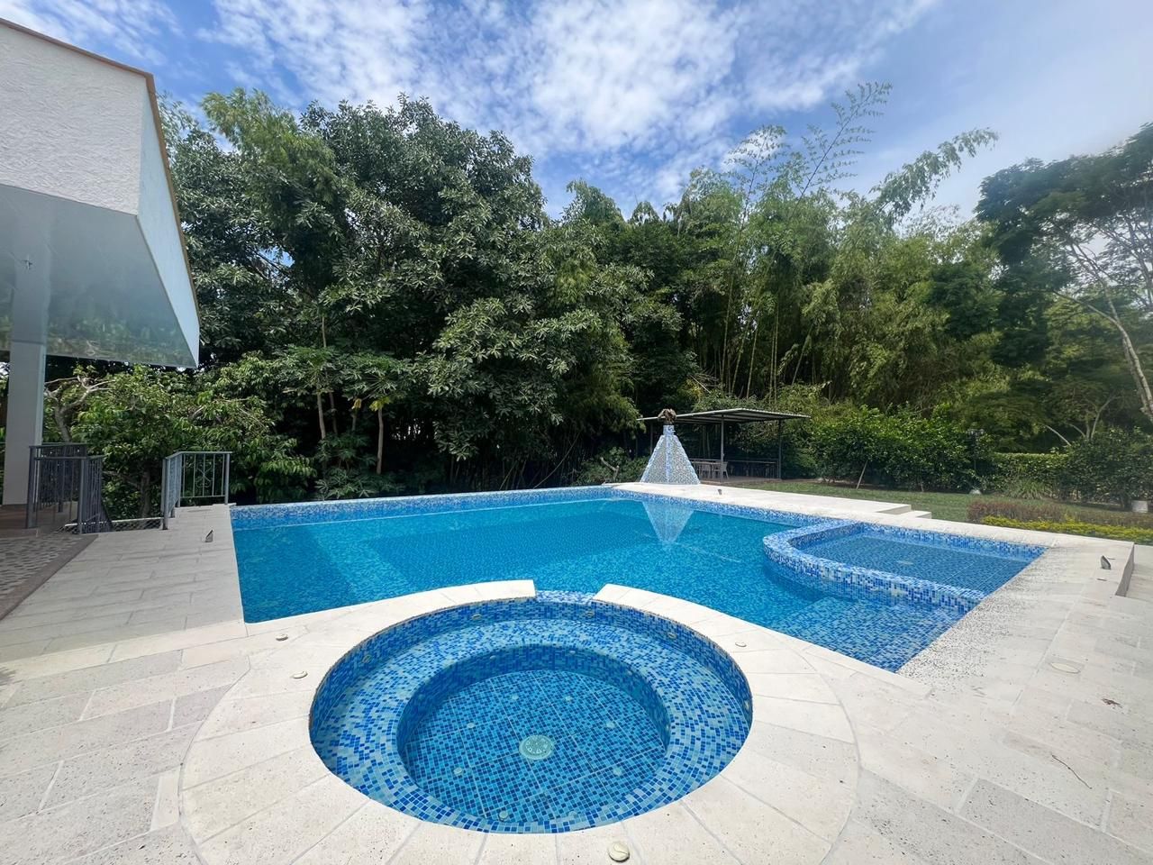 Casa en venta Risaralda Pereira Catalan 1482 m2 Habitaciones 6 Baños 6 Garajes 6 Precio $4800000000