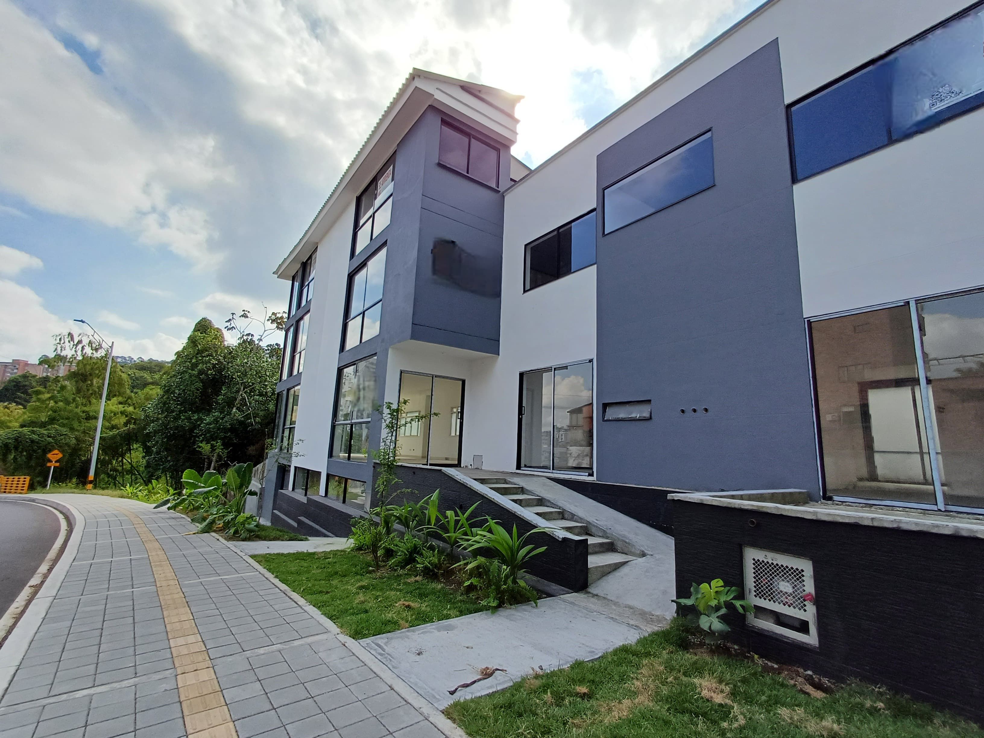 Local en arriendo Risaralda Pereira Los Alamos 300 m2 Habitaciones 0 Baños 0 Garajes 3 Precio $18000000