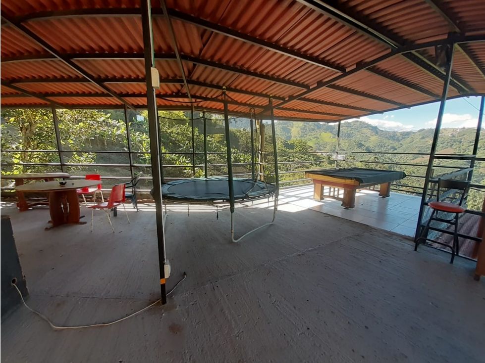 Finca en venta Caldas Manizales Cd La Linda 375 m2 Habitaciones 11 Baños 10 Garajes 6 Precio $2000000000