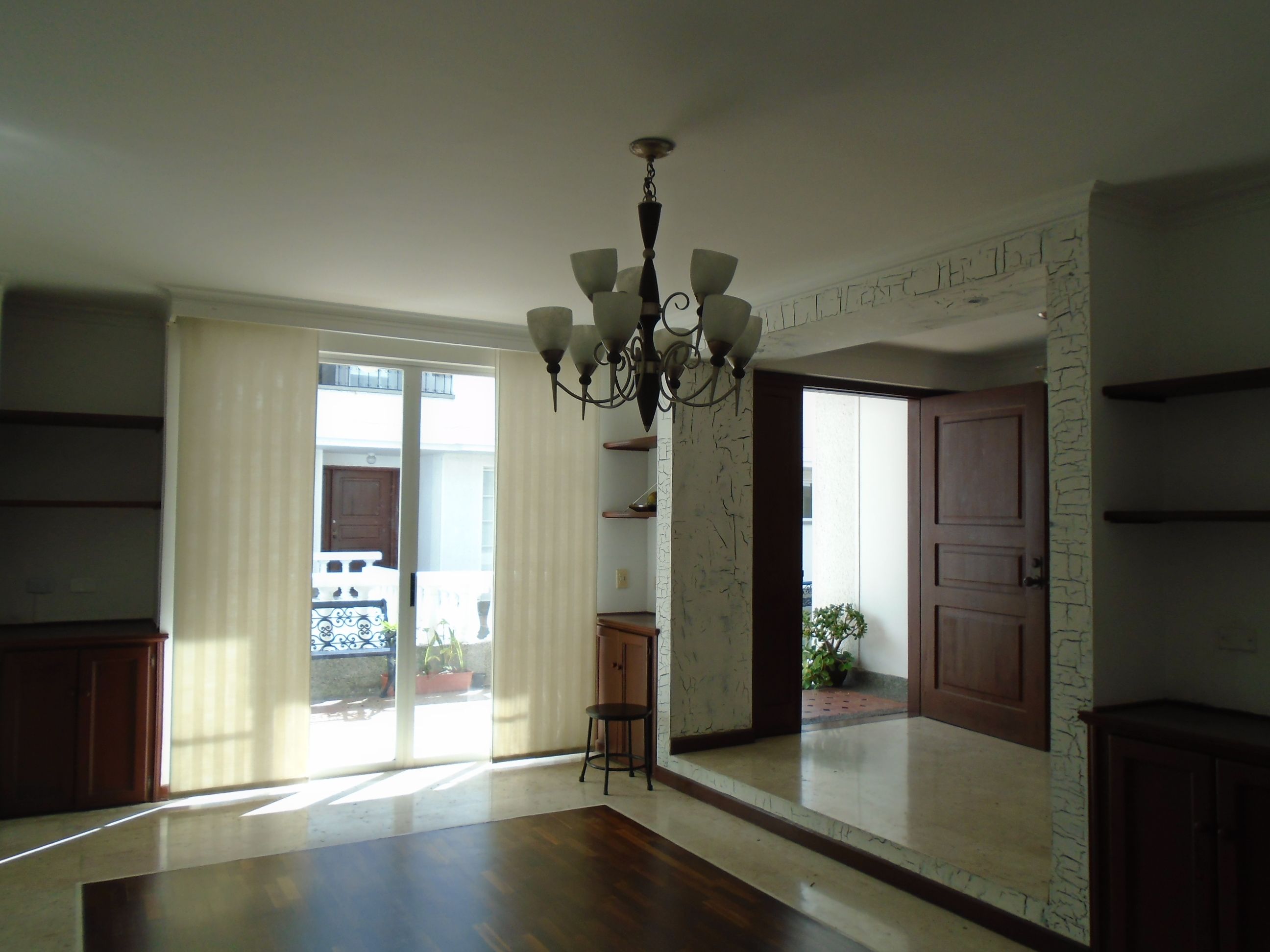 Casa en venta Risaralda Pereira Los Alamos 300 m2 Habitaciones 3 Baños 3 Garajes 2 Precio $680000000