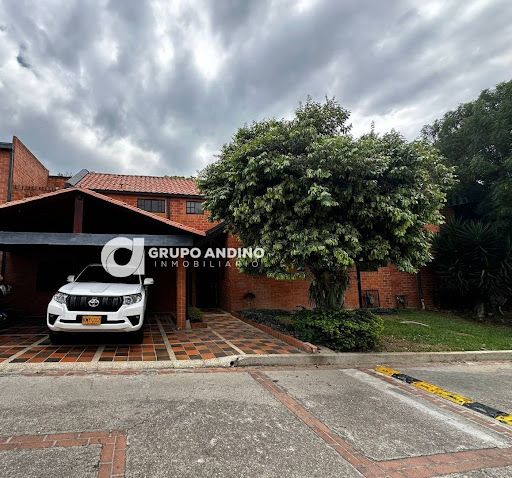 Casa en venta Santander Bucaramanga Urbanización El Rincon Del Lago 480 m2 Habitaciones 5 Baños 6 Garajes 2 Precio $1900000000