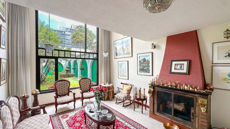 Casa en venta Cundinamarca Bogotá Estoril 454 m2 Habitaciones 4 Baños 4 Garajes 4 Precio $1880000000