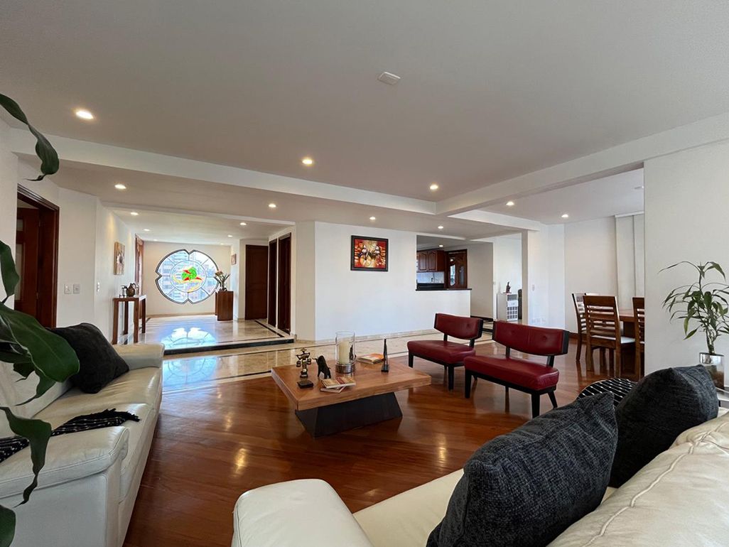 Casa en arriendo Antioquia Medellín Alejandria 220 m2 Habitaciones 3 Baños 4 Garajes 3 Precio $9700000