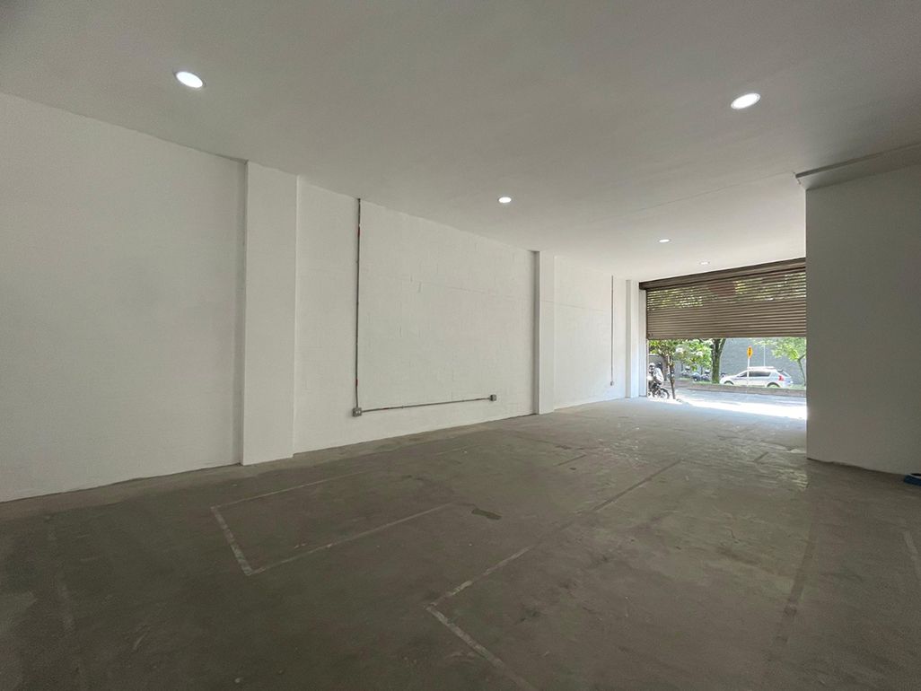 Local en arriendo o venta Antioquia Envigado Milán - Vallejuelos 160 m2 Habitaciones 0 Baños 1 Garajes 0 Precio venta $1150000000 Precio arriendo $7300000