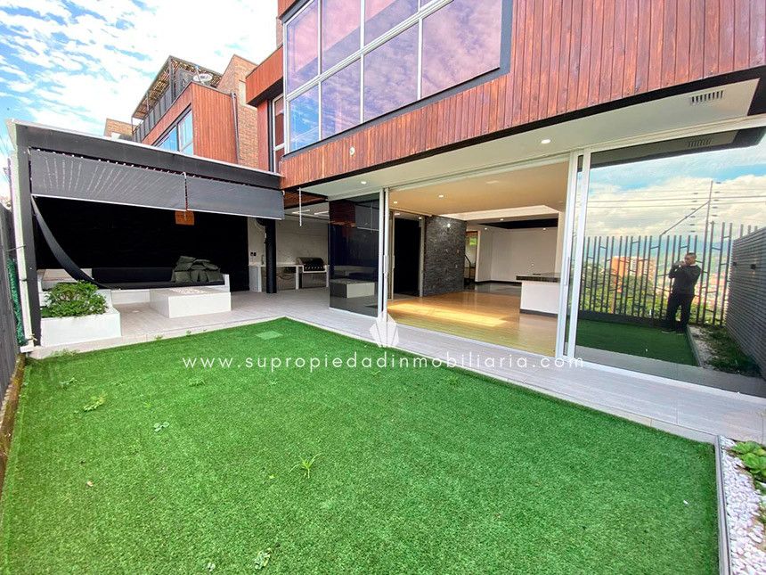Casa en venta Antioquia Envigado Asd 380 m2 Habitaciones 4 Baños 6 Garajes 4 Precio $2400000000