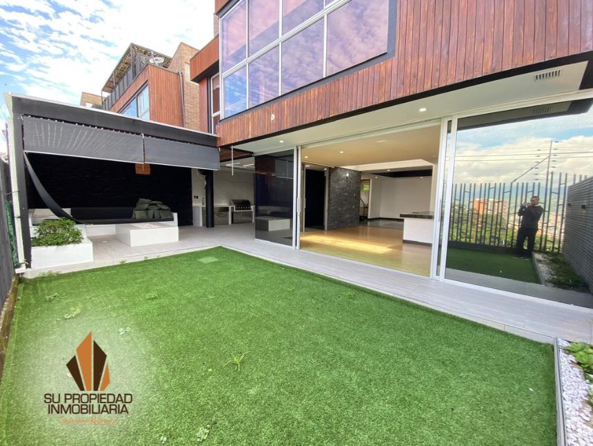 Casa en venta Antioquia Envigado Asd 380 m2 Habitaciones 4 Baños 6 Garajes 4 Precio $2300000000