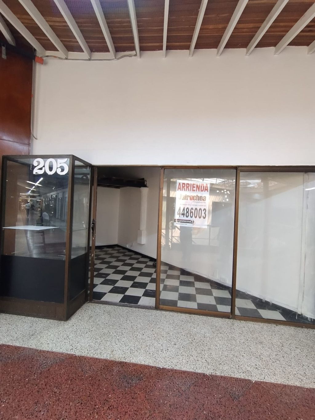 Local en arriendo Antioquia Medellín La Candelaria 15 m2 Habitaciones 0 Baños 1 Garajes 0 Precio $2395000