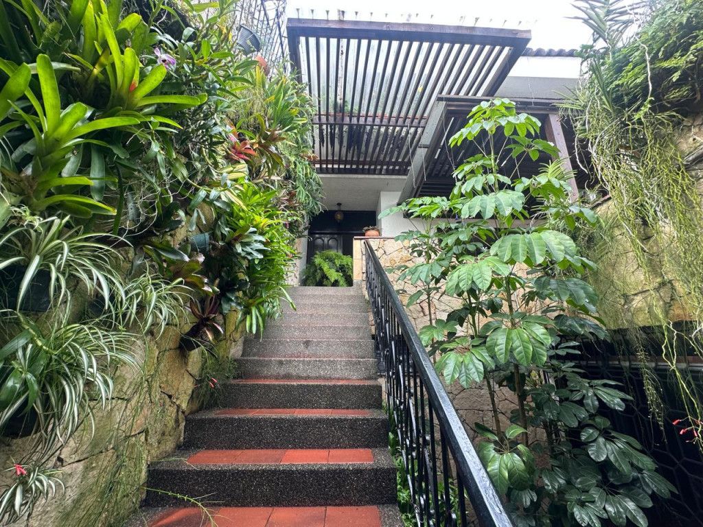 Casa en venta Valle Del Cauca Cali El Peñón 323 m2 Habitaciones 4 Baños 5 Garajes 2 Precio $1300000000