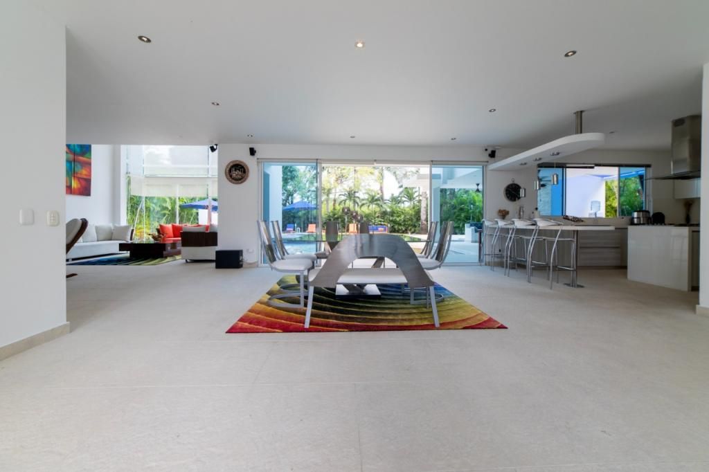 Casa en venta Cundinamarca Girardot Centro 550 m2 Habitaciones 6 Baños 7 Garajes 5 Precio $2500000000