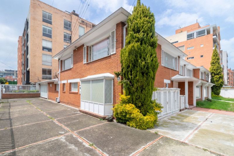 Casa en arriendo Cundinamarca Bogotá Santa Barbara Occidental 900 m2 Habitaciones 5 Baños 5 Garajes 0 Precio $58000000