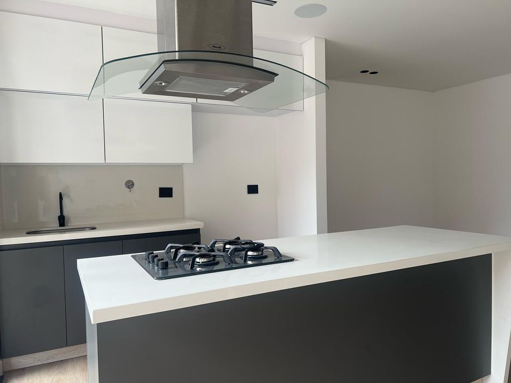 Apartamento en arriendo Antioquia Envigado El Esmeraldal 90 m2 Habitaciones 2 Baños 3 Garajes 2 Precio $4850000