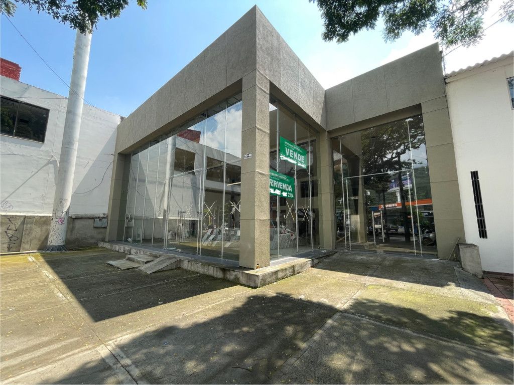 Local en arriendo o venta Valle Del Cauca Cali San Vicente 670 m2 Habitaciones 0 Baños 5 Garajes 5 Precio venta $2300000000 Precio arriendo $14000000