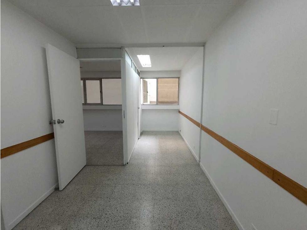 Consultorio en arriendo Antioquia Medellín Villanueva 40 m2 Habitaciones 0 Baños 2 Garajes 0 Precio $1700000