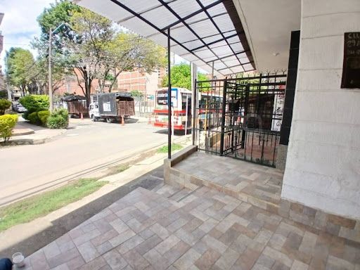 Local en arriendo Antioquia Medellín Los Alpes 30 m2 Habitaciones 0 Baños 1 Garajes 0 Precio $2250000