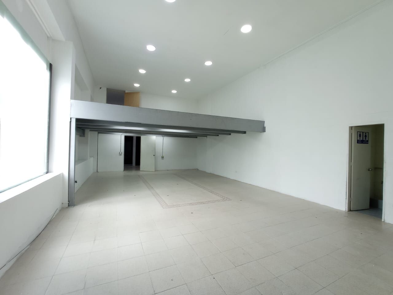 Local en arriendo Antioquia Itagüí La Esmeralda 150 m2 Habitaciones 0 Baños 1 Garajes 2 Precio $8250000