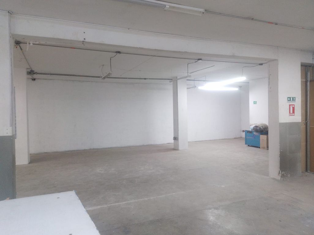 Bodega en arriendo Antioquia Medellín Colombia 450 m2 Habitaciones 0 Baños 5 Garajes 3 Precio $15000000